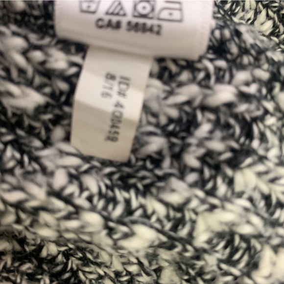 Express Cropped Sweater V-Neck Knit Black White Soft Size Small Cut Out Back - Picture 14 of 14